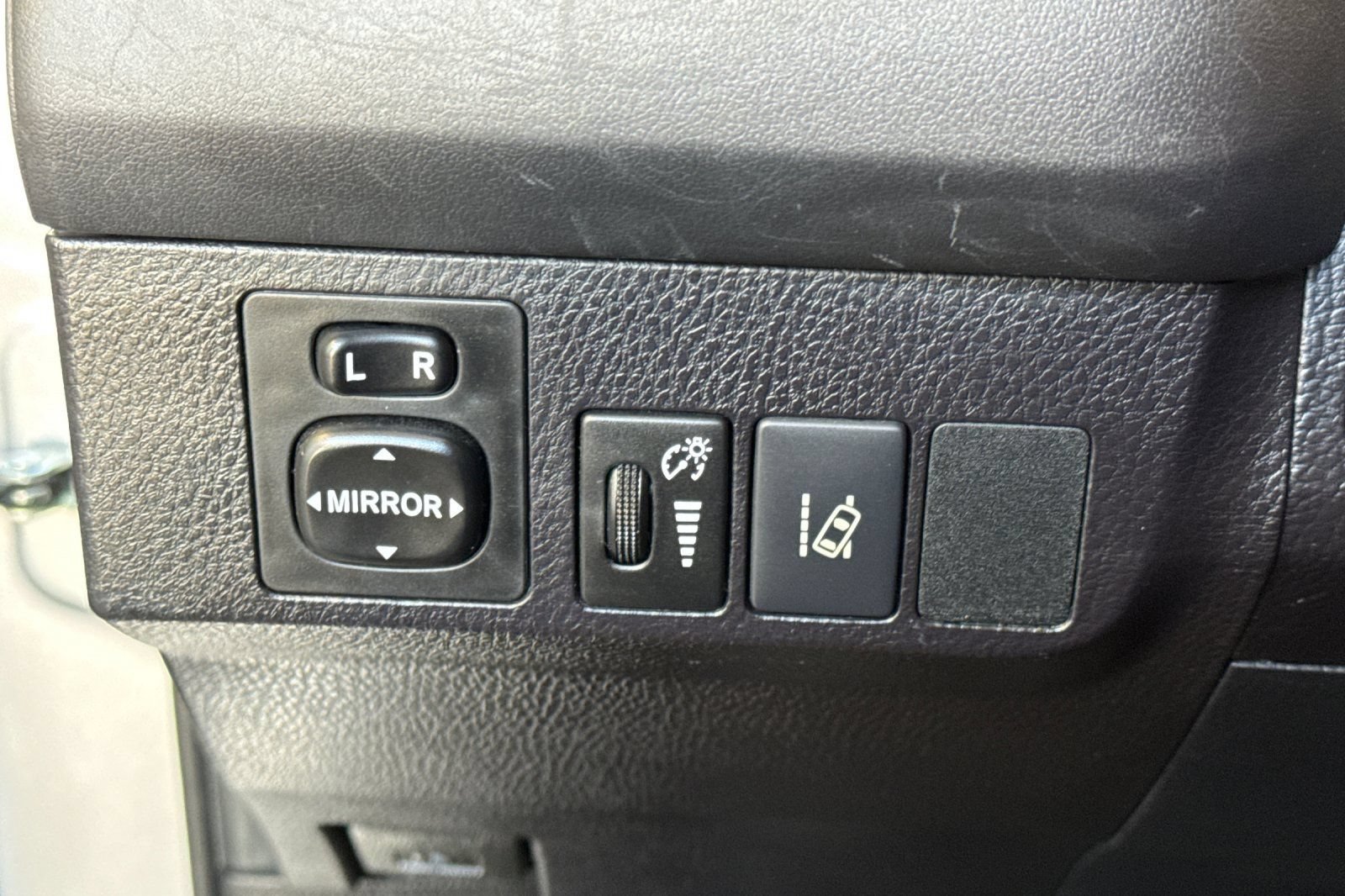 Certified 2017 Toyota RAV4 LE w/ Carpet Mat Package FWD image 31