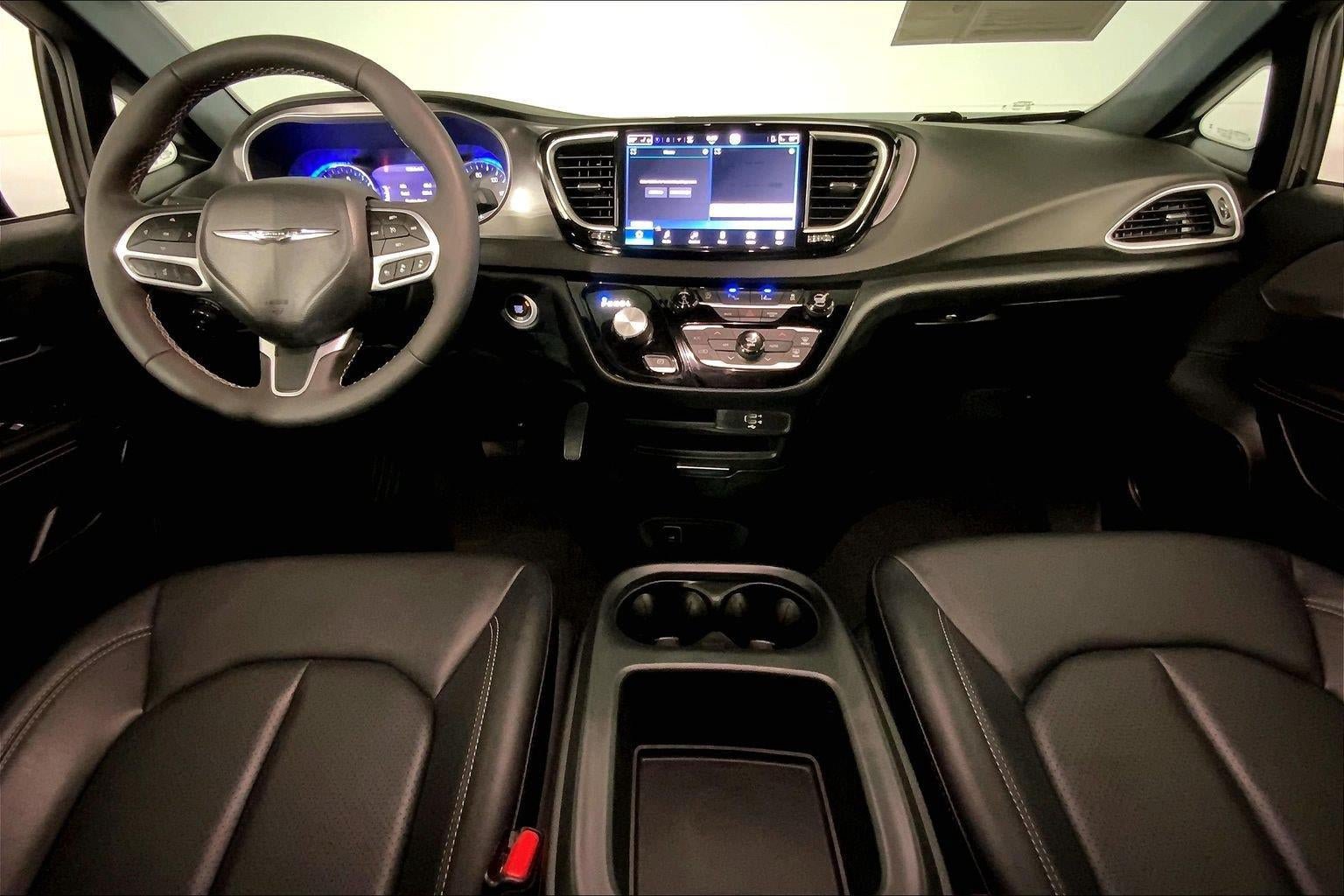 Used 2026 Chrysler Pacifica Select FWD image 15