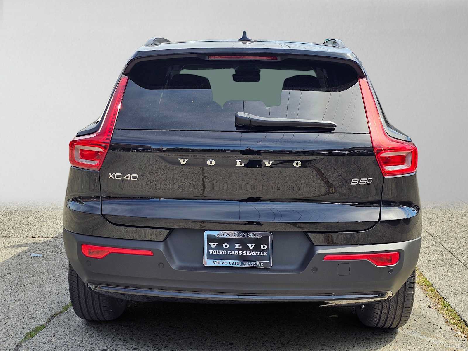 New 2026 Volvo XC40 B5 Core w/ Protection Package Premier AWD/4WD image 4