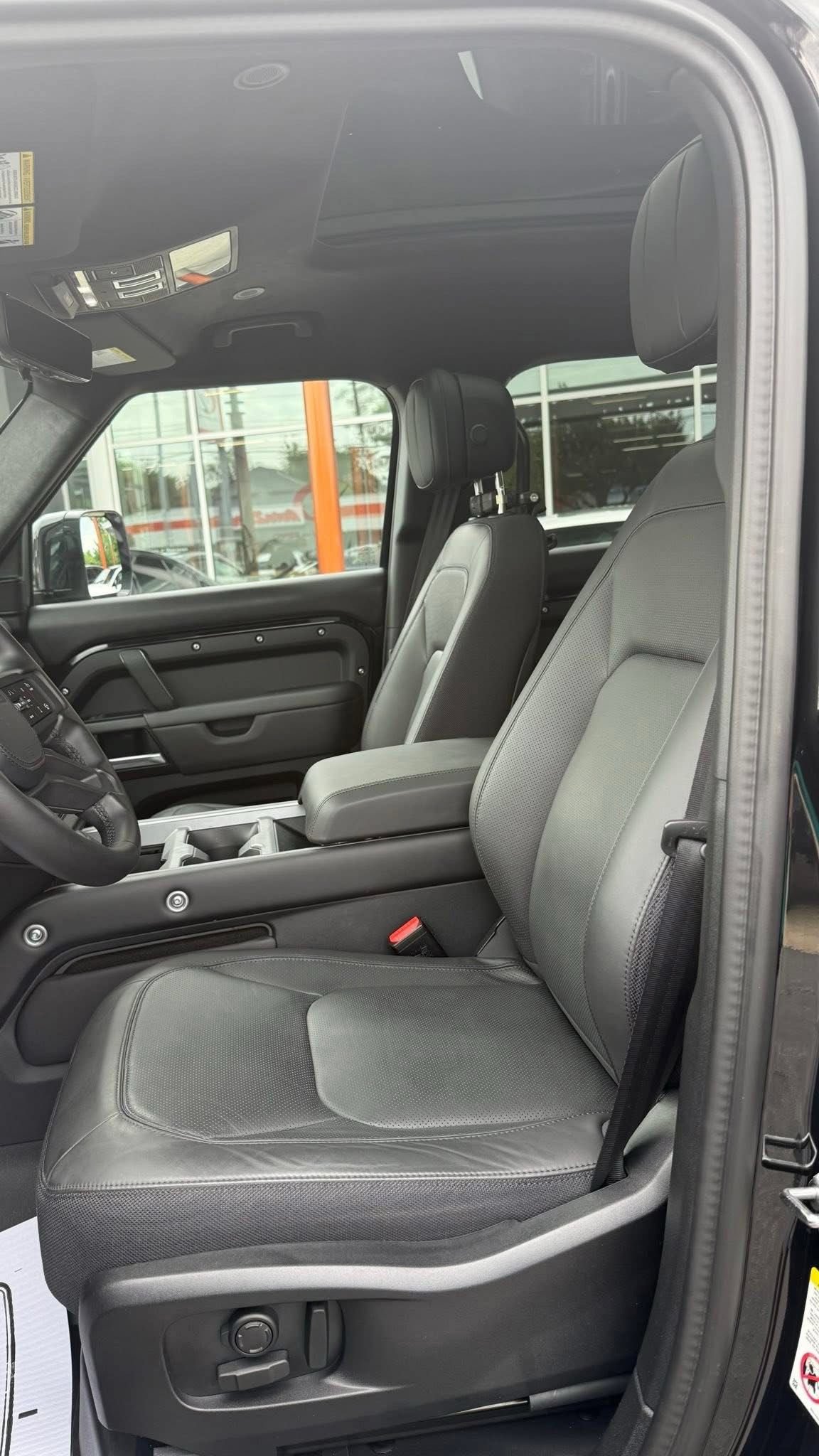 Used 2025 Land Rover Defender 110 X AWD/4WD image 18