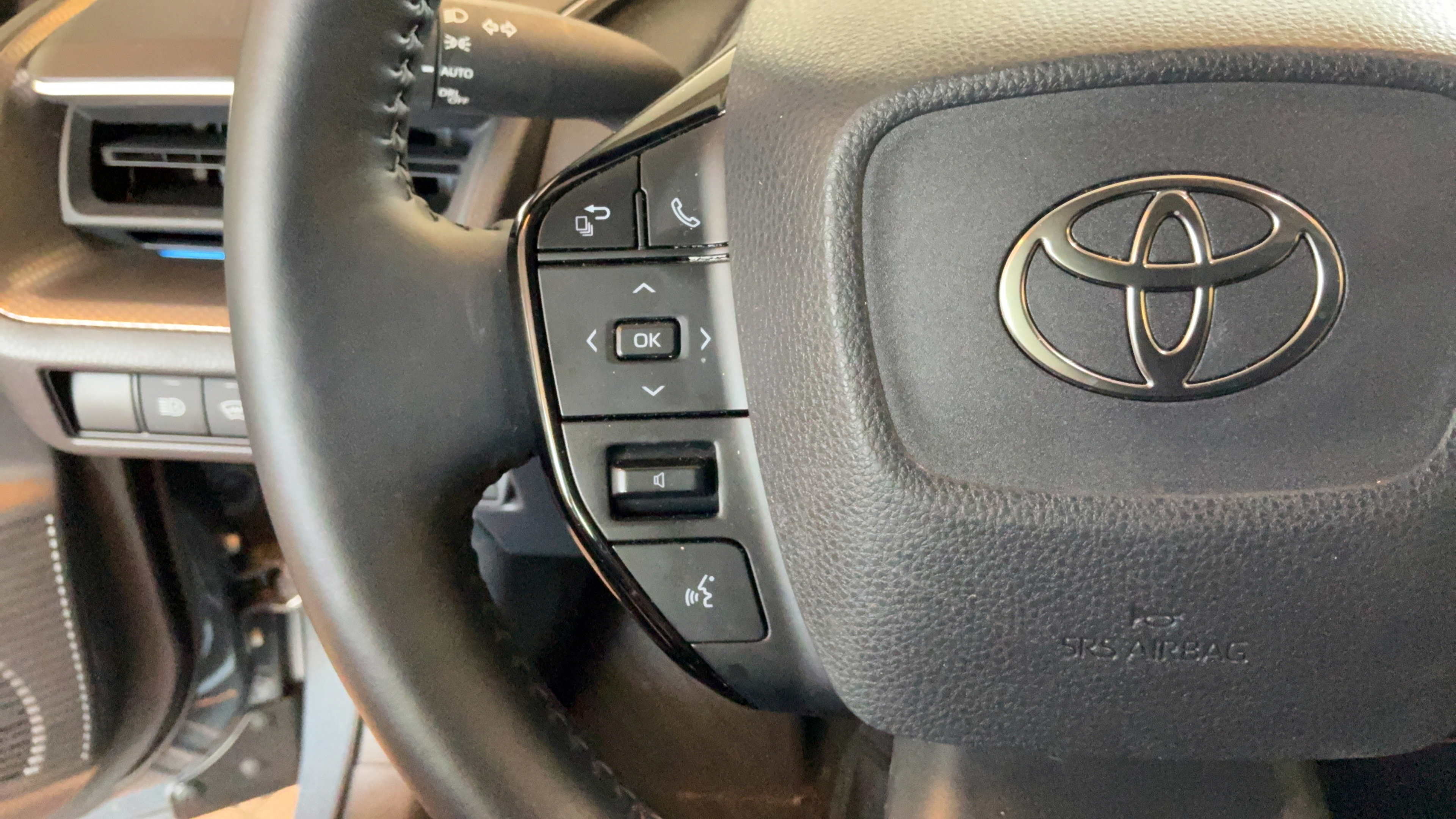 Used 2024 Toyota Prius XLE FWD image 16