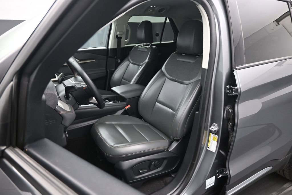Used 2025 Ford Explorer Active w/ Active Comfort Package RWD image 9