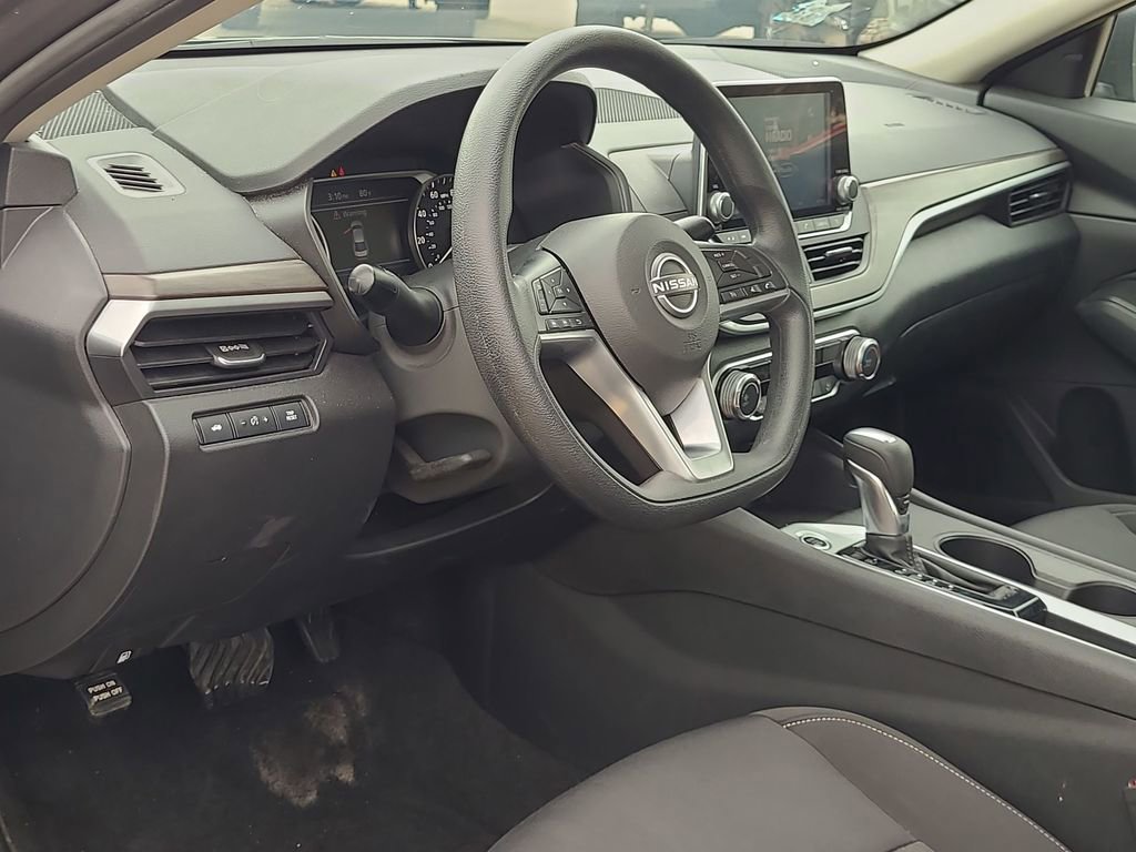 Used 2025 Nissan Altima 2.5 SV FWD image 10