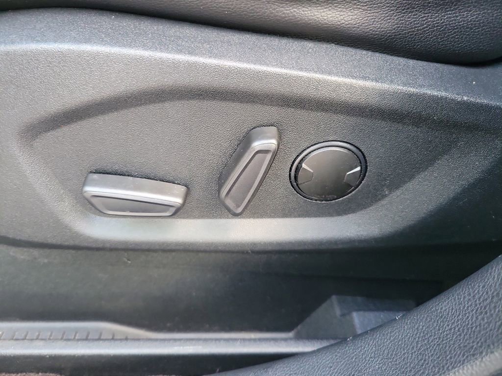 Used 2020 Ford Edge Titanium w/ Equipment Group 301A image 18
