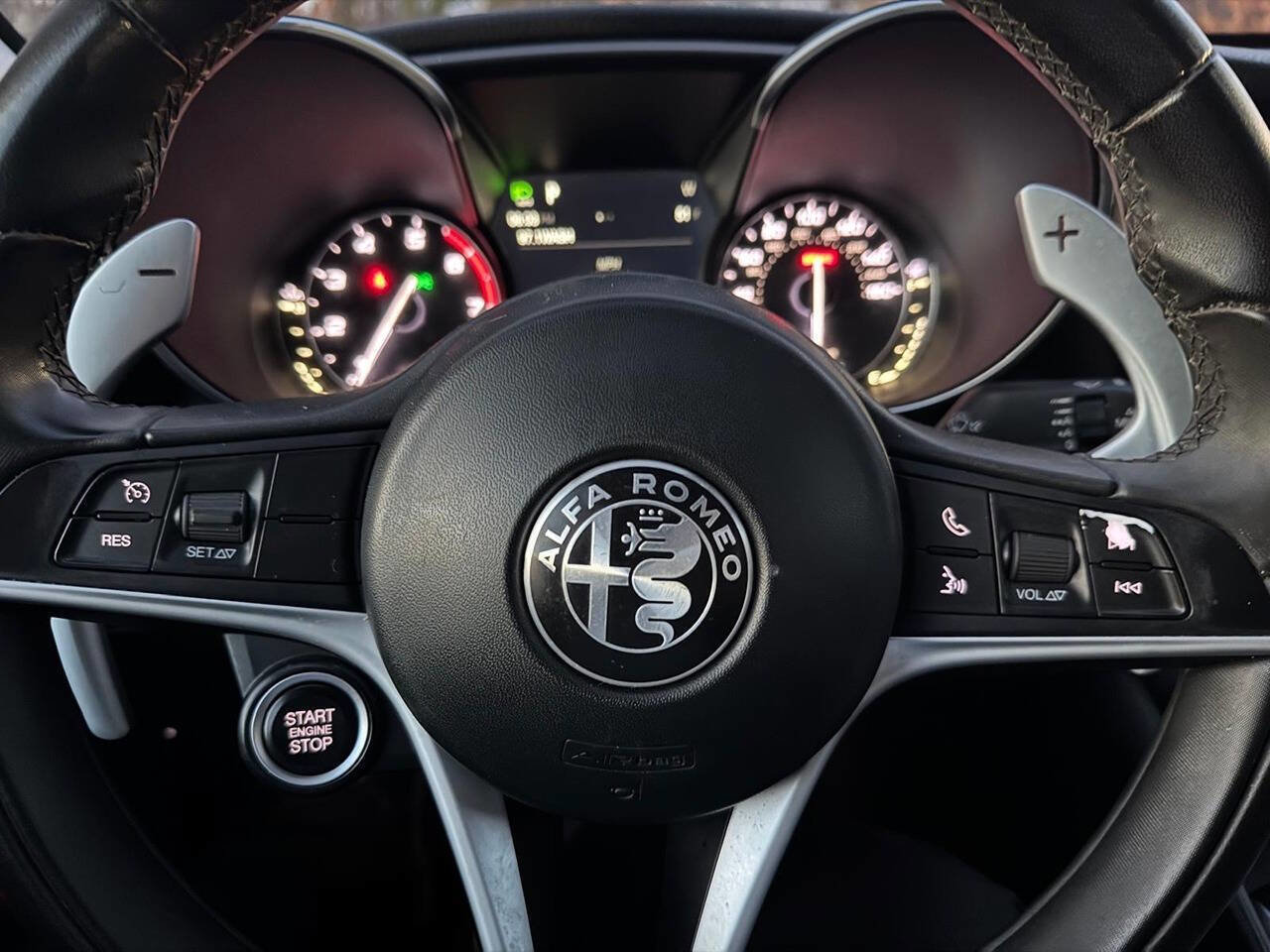 Used 2017 Alfa Romeo Giulia w/ Sport Appearance Package image 15