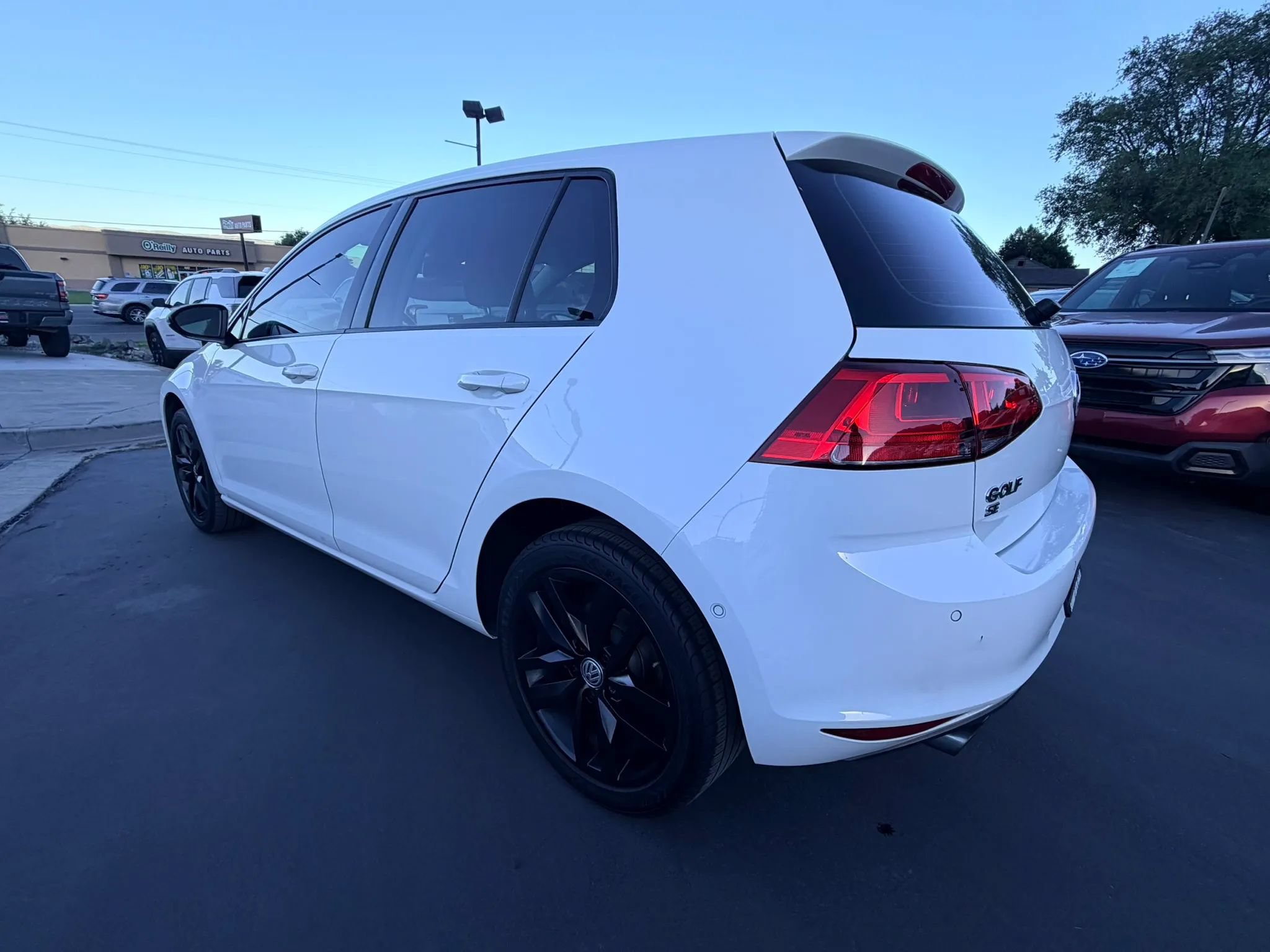 Used 2016 Volkswagen Golf SE w/ Lighting Package FWD image 5