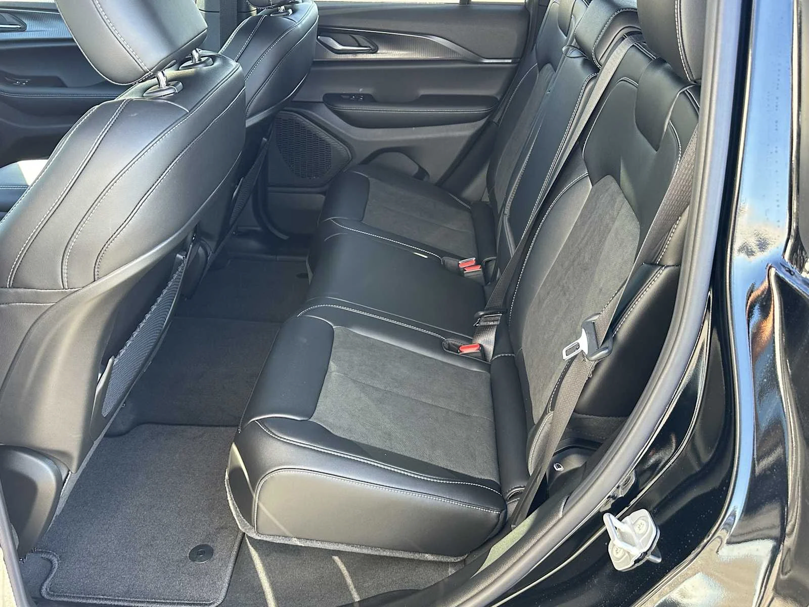 New 2025 Jeep Grand Cherokee Altitude AWD/4WD image 21