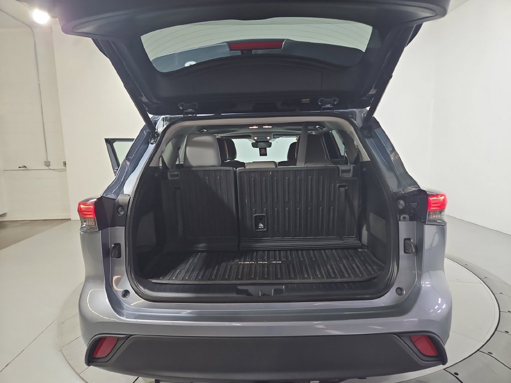 Used 2020 Toyota Highlander XLE AWD/4WD image 24
