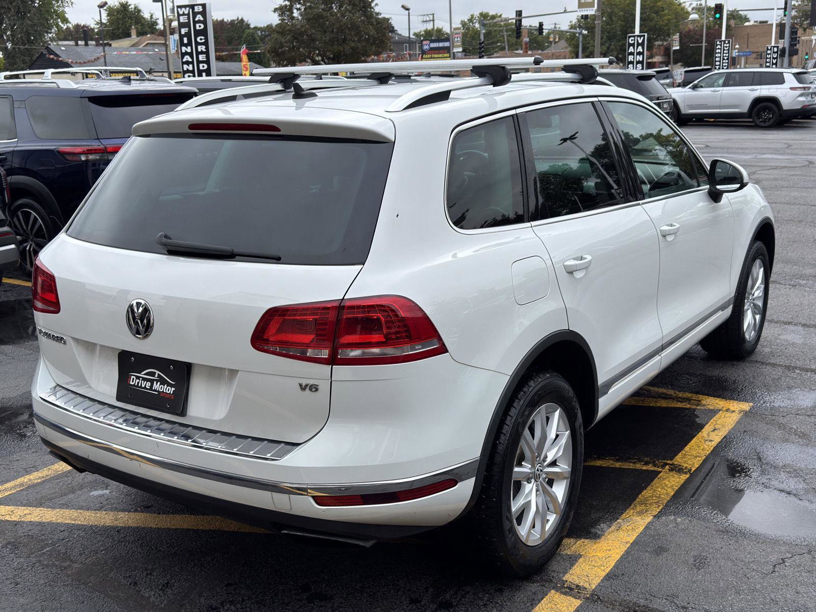 Used 2015 Volkswagen Touareg Sport image 11