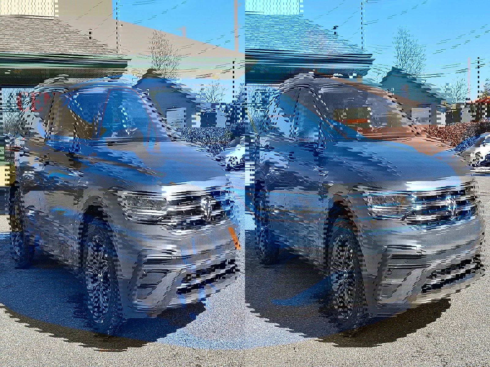 Used 2022 Volkswagen Tiguan SE image 3