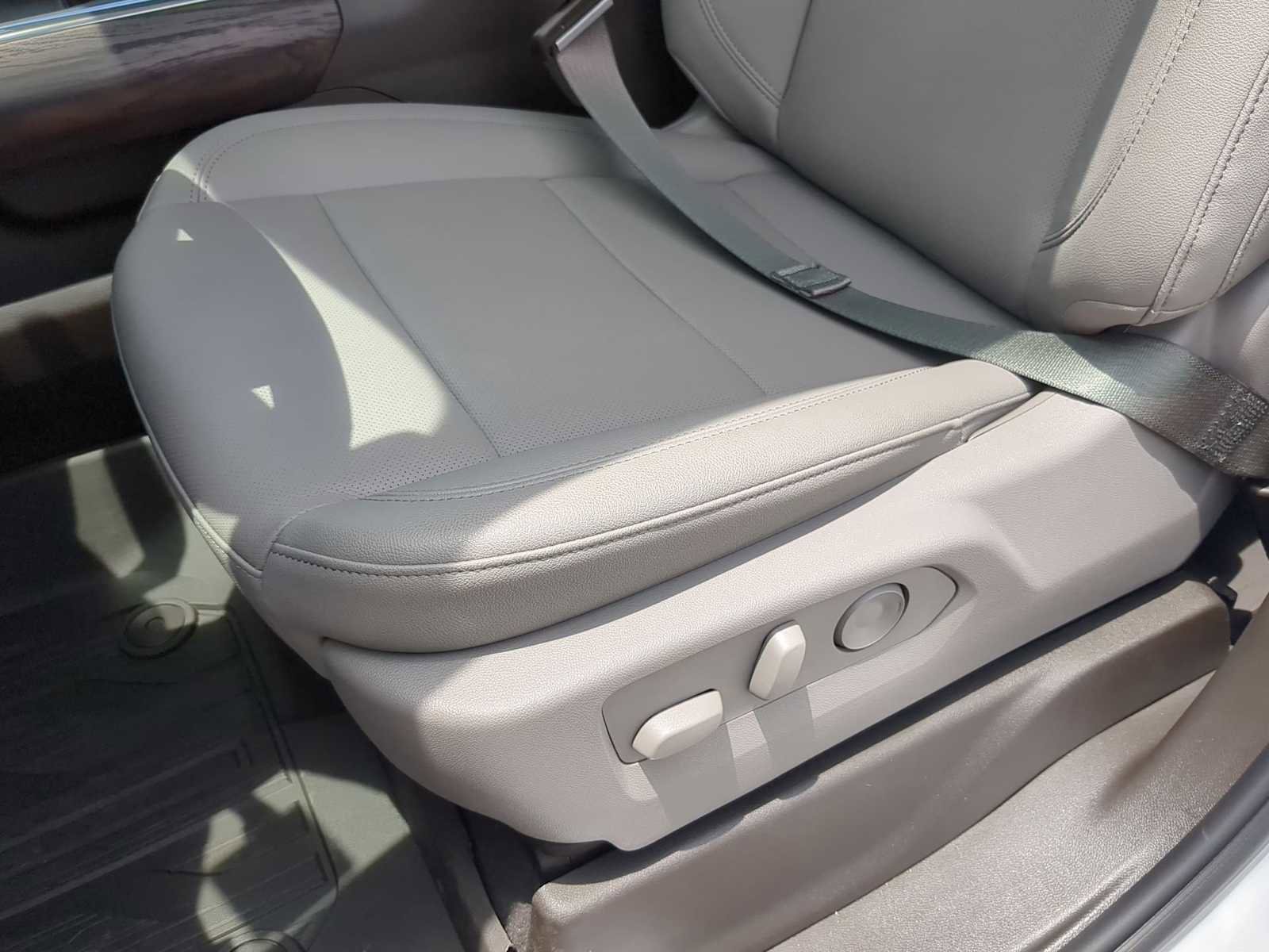 New 2025 GMC Sierra 2500 SLT w/ SLT Premium Package image 13