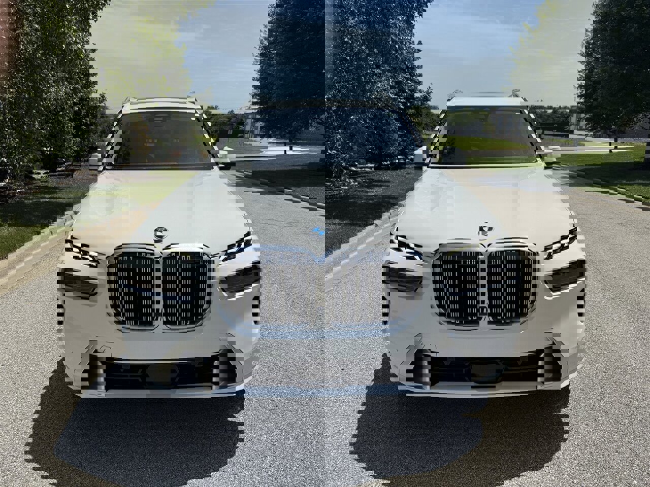 Used 2023 BMW X7 xDrive40i w/ Premium Package image 3