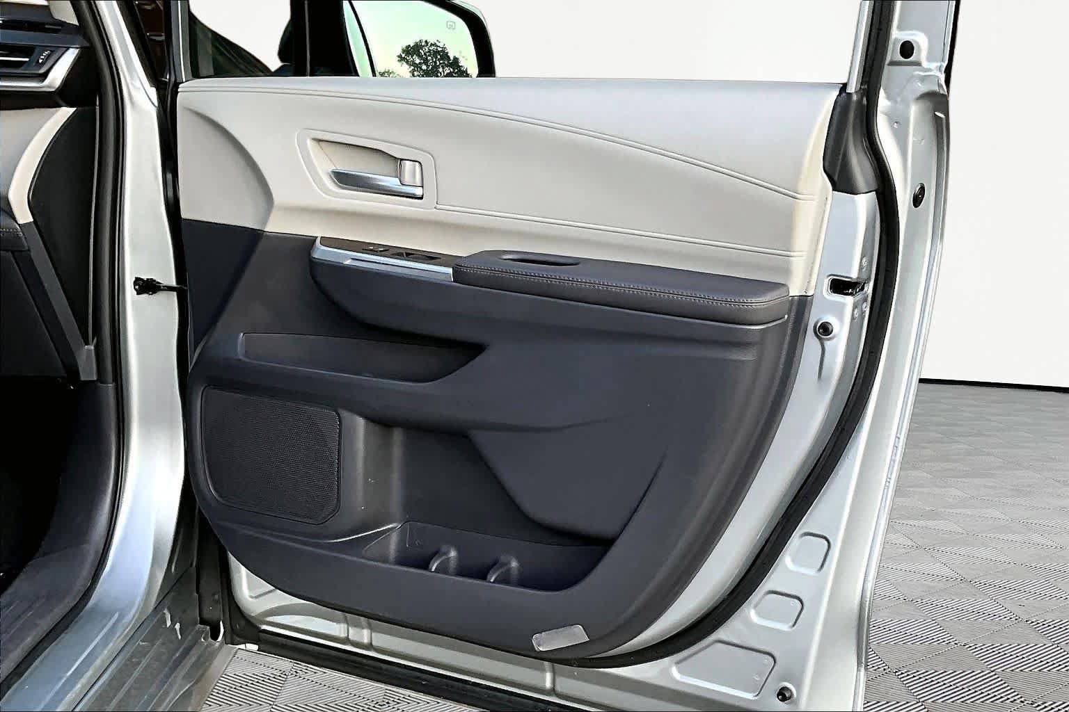 Certified 2023 Toyota Sienna XLE FWD image 23