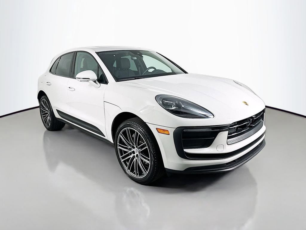 Certified 2025 Porsche Macan image 7