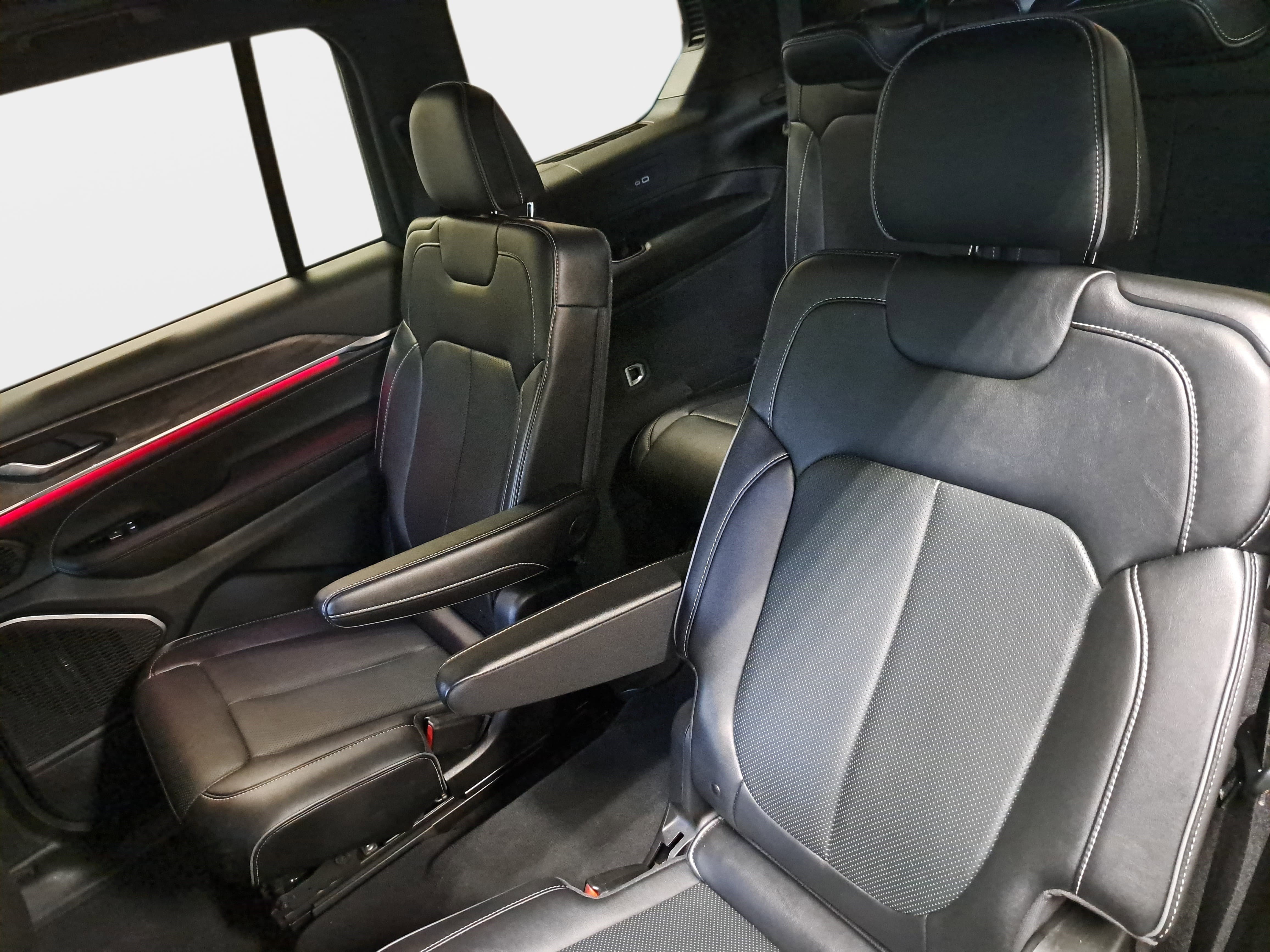 Used 2024 Jeep Grand Cherokee L Overland w/ Trailer Tow Package image 15