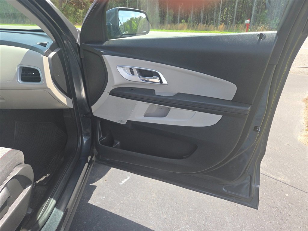 Used 2017 Chevrolet Equinox LT w/ Convenience Package image 11