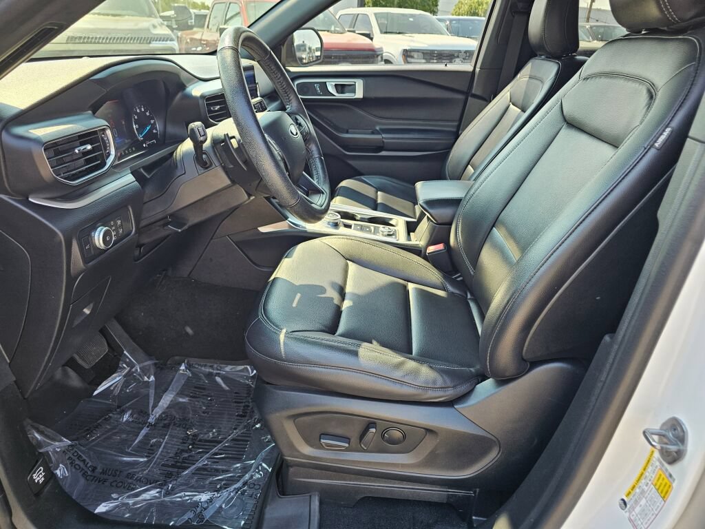 Used 2020 Ford Explorer XLT w/ Equipment Group 202A AWD/4WD image 24