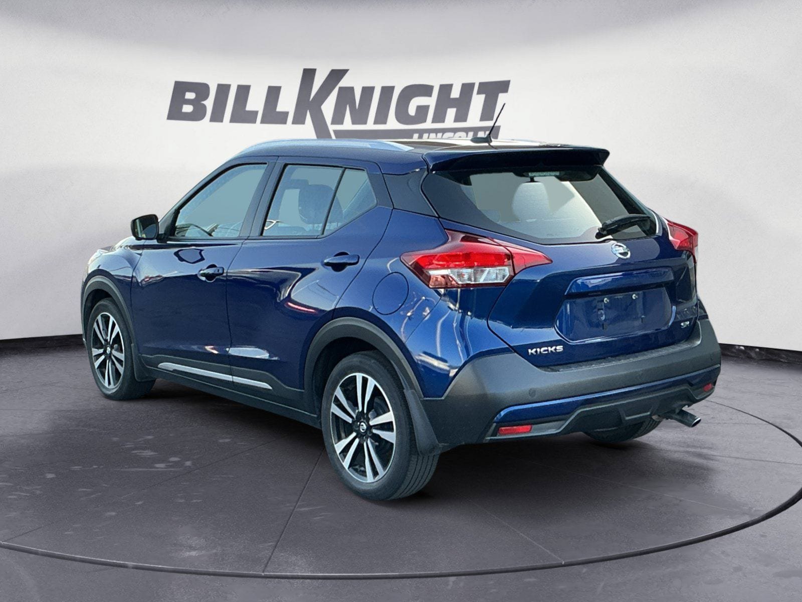 Used 2019 Nissan Kicks SR w/ SR Premium Package FWD image 3