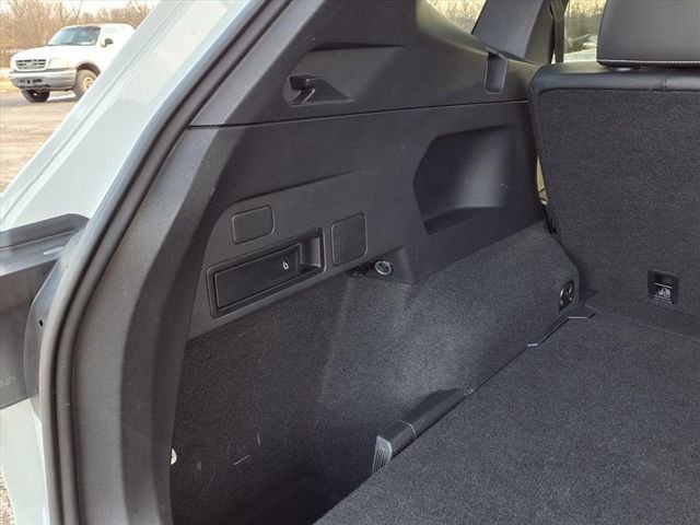 Used 2023 Volkswagen Tiguan SE R-Line image 88