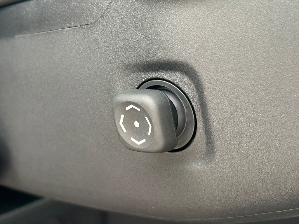 Used 2026 Toyota Sienna Limited image 33