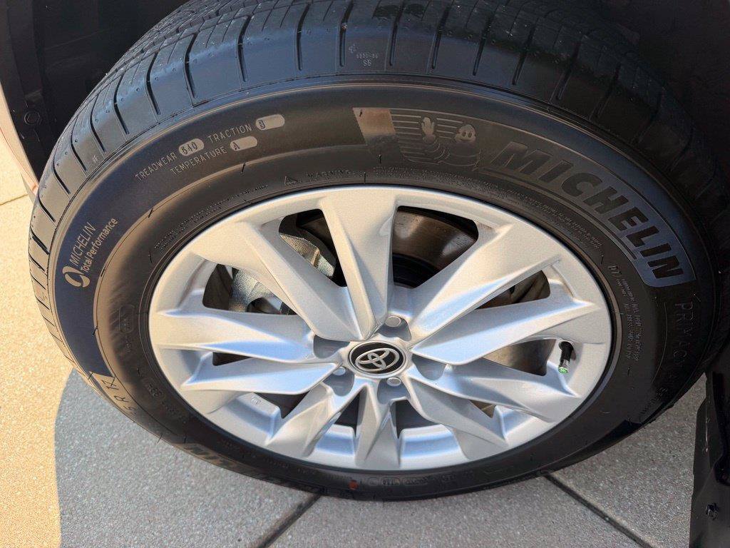 Used 2026 Toyota Corolla Cross LE FWD image 26