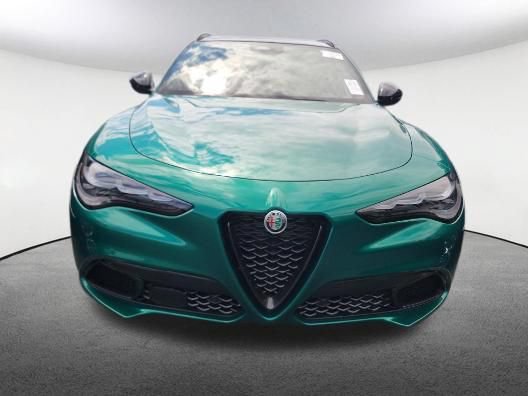 Used 2025 Alfa Romeo Stelvio Sprint AWD/4WD image 2