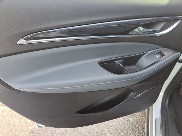 Used 2023 Buick Enclave Essence image 12