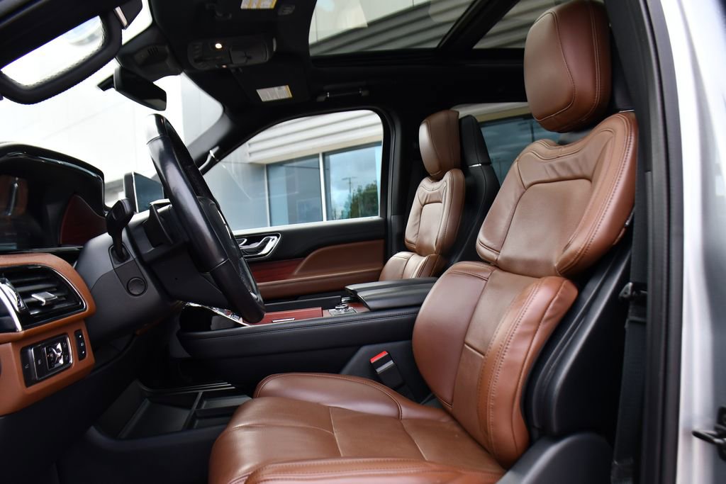 Used 2022 Lincoln Navigator Reserve AWD/4WD image 13