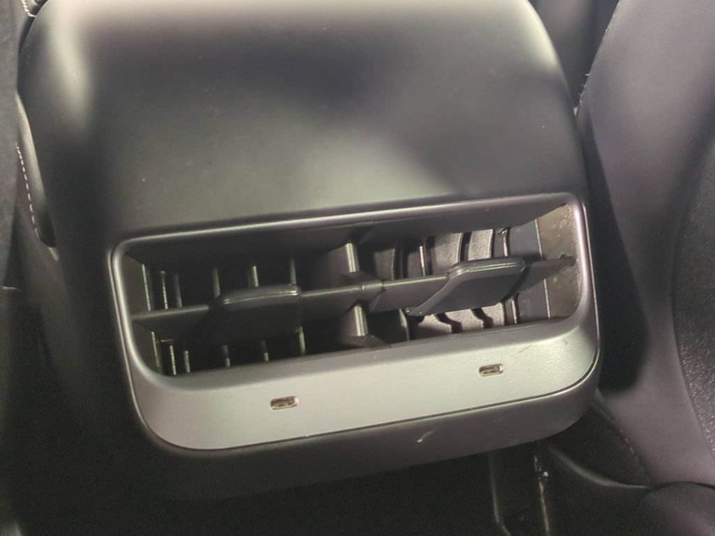 Used 2024 Tesla Model Y Long Range AWD/4WD image 17