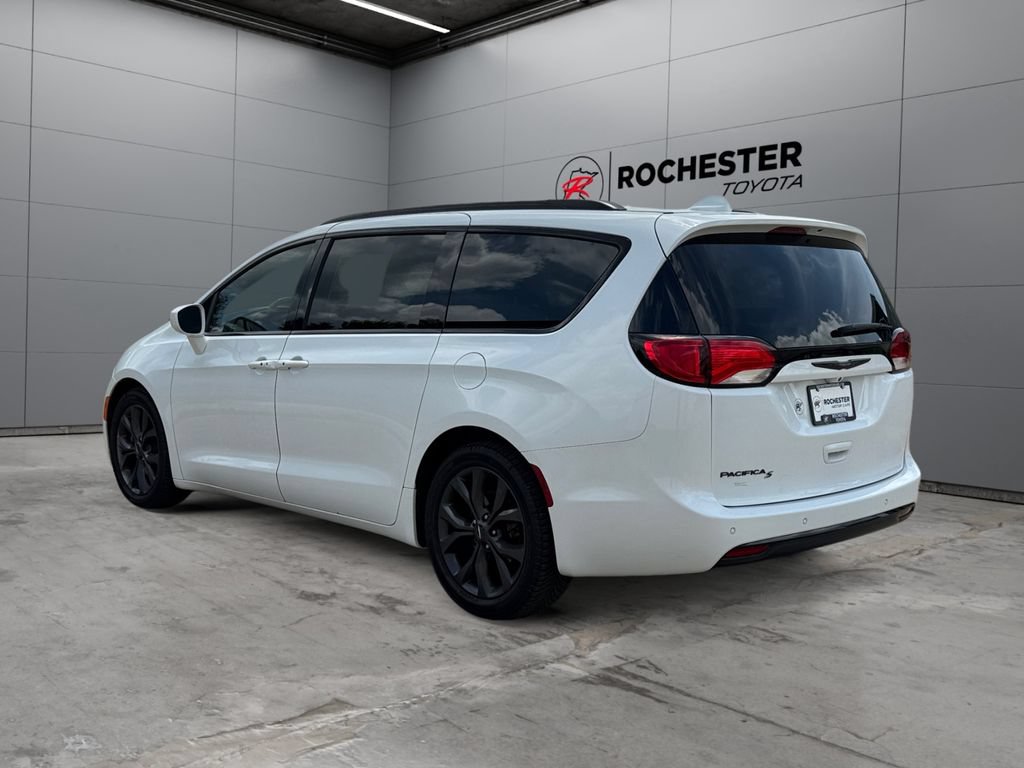 Used 2018 Chrysler Pacifica Touring-L Plus w/ S Appearance Package FWD image 3