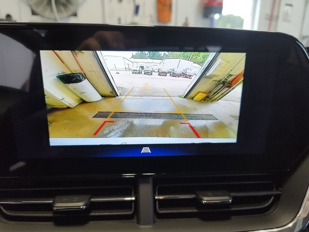 New 2025 Chevrolet Trax RS w/ Sunroof Package image 20