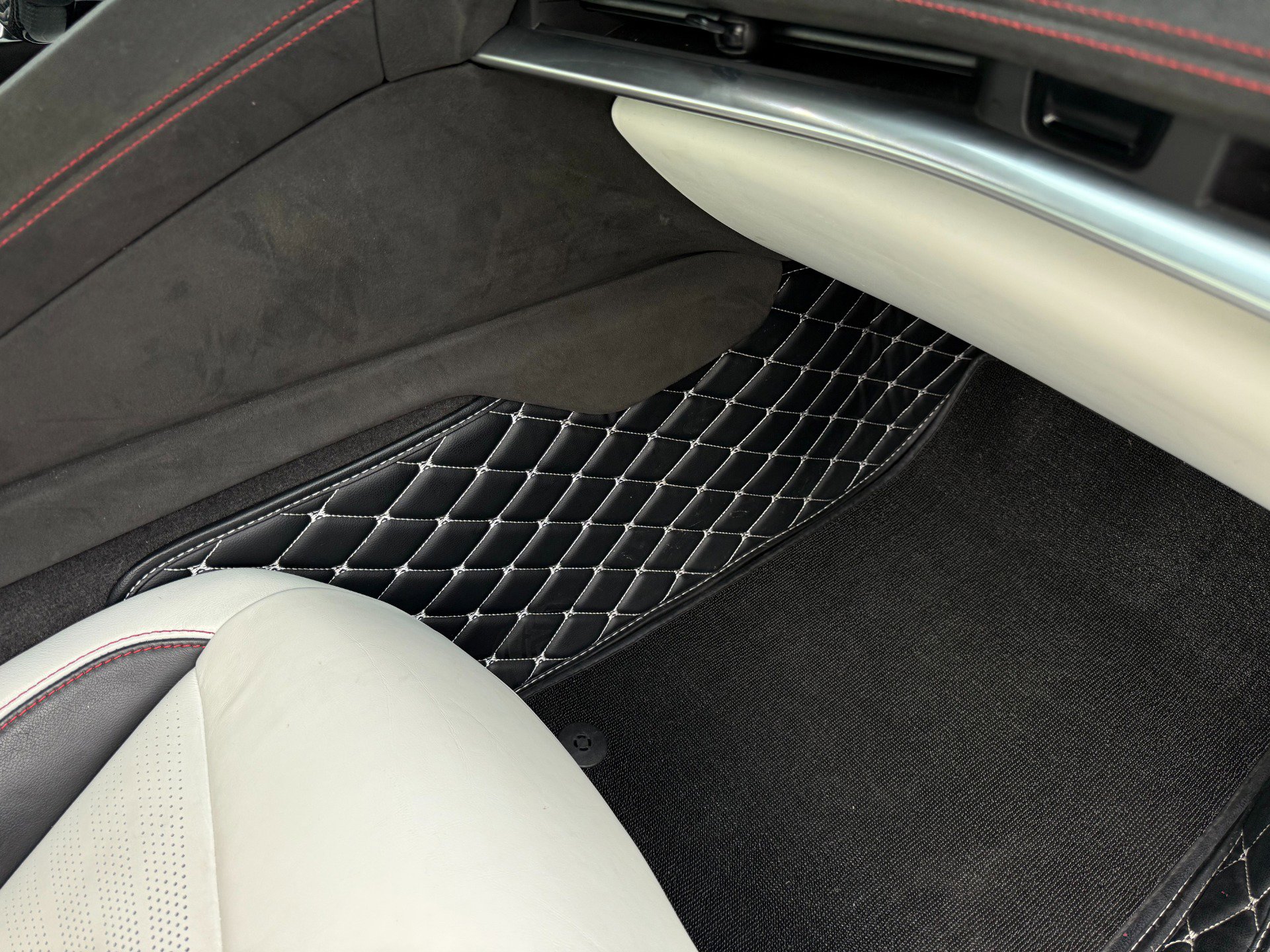 Used 2023 Chevrolet Corvette Stingray Premium Conv w/ Z51 Performance Package image 27