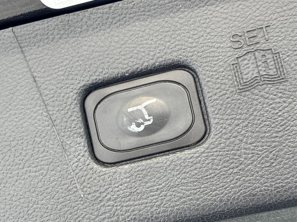 Used 2016 Ford Edge Titanium w/ Technology Package image 15