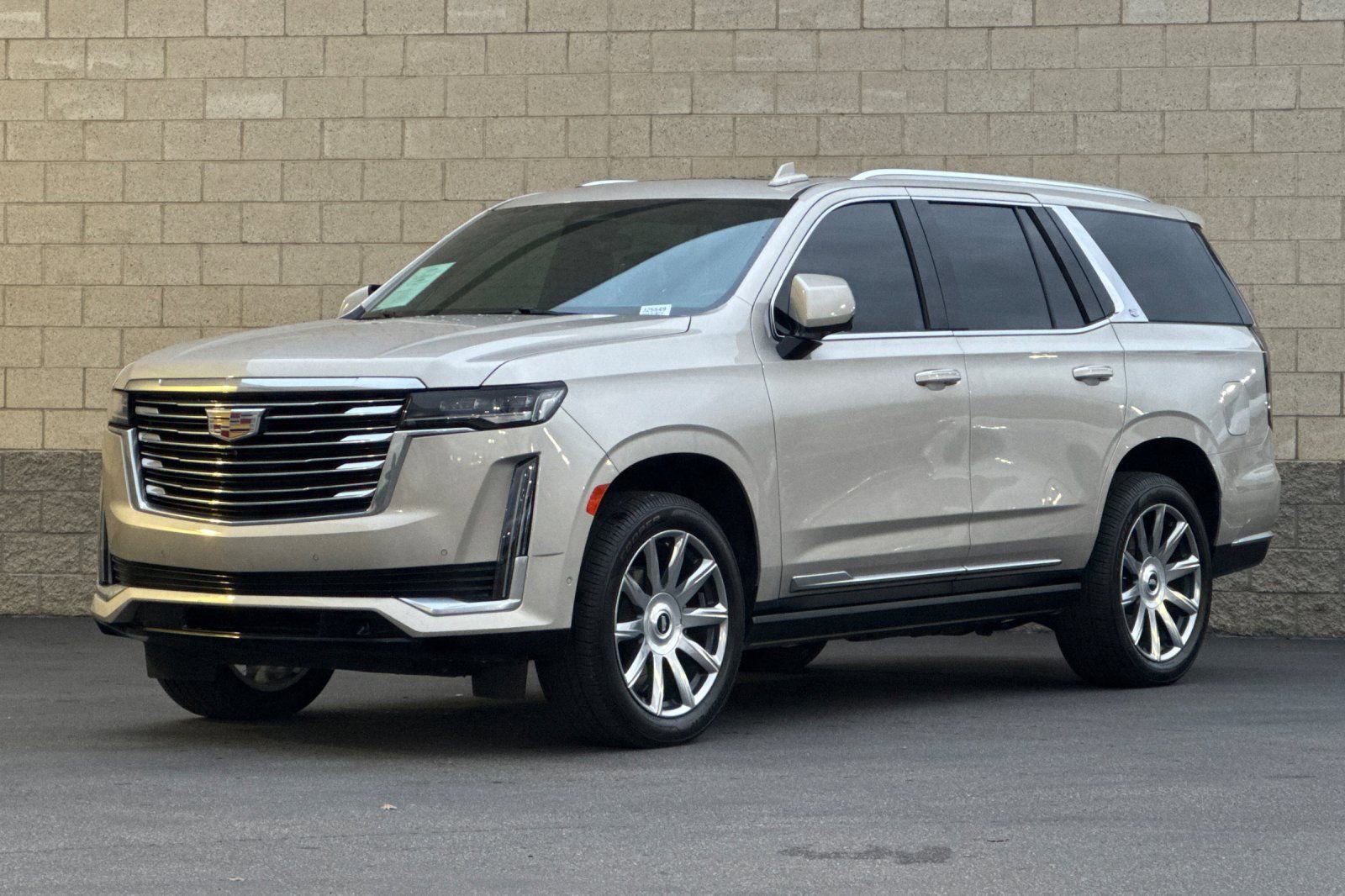 Certified 2024 Cadillac Escalade Premium Luxury Platinum w/ Heavy-Duty Trailer Package image 8