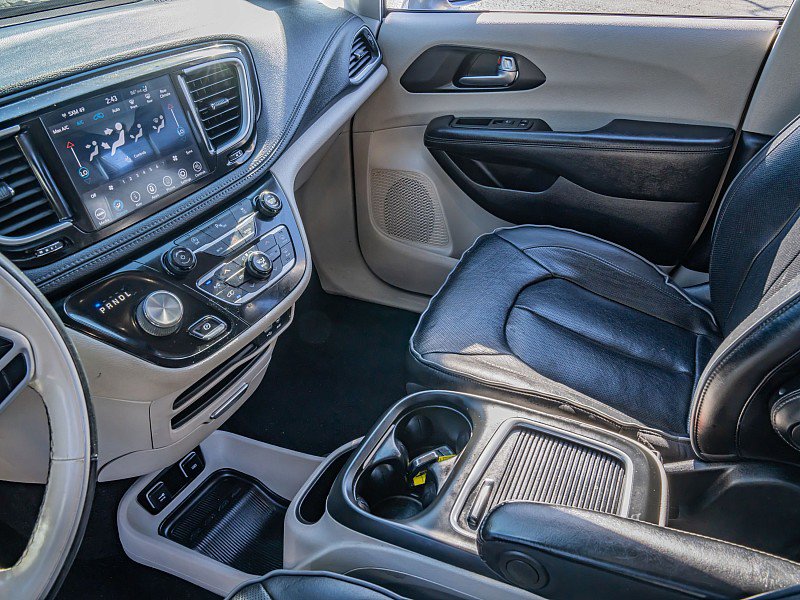 Used 2020 Chrysler Pacifica Limited image 14