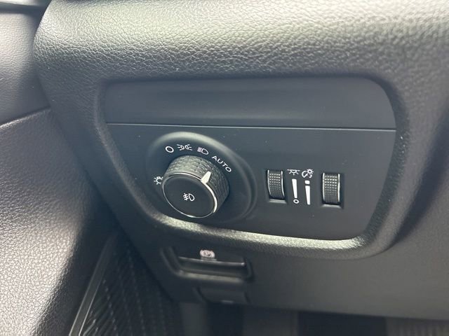 Used 2025 Jeep Grand Cherokee L Limited w/ Black Appearance Package AWD/4WD image 18