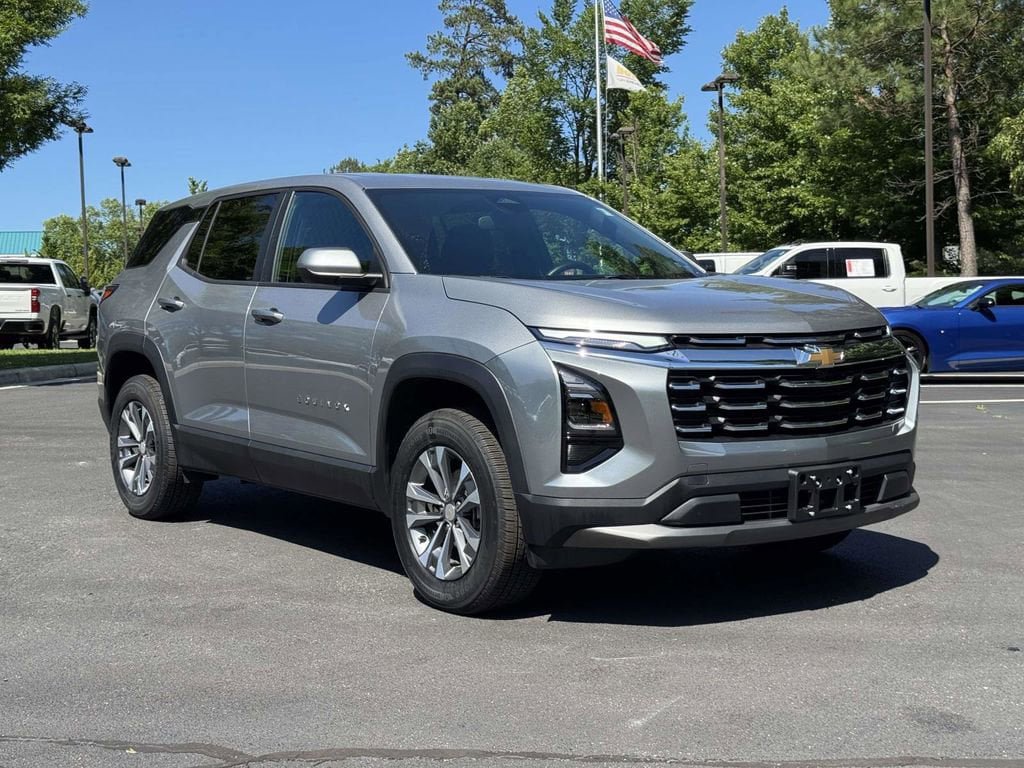 Used 2026 Chevrolet Equinox LT FWD image 2