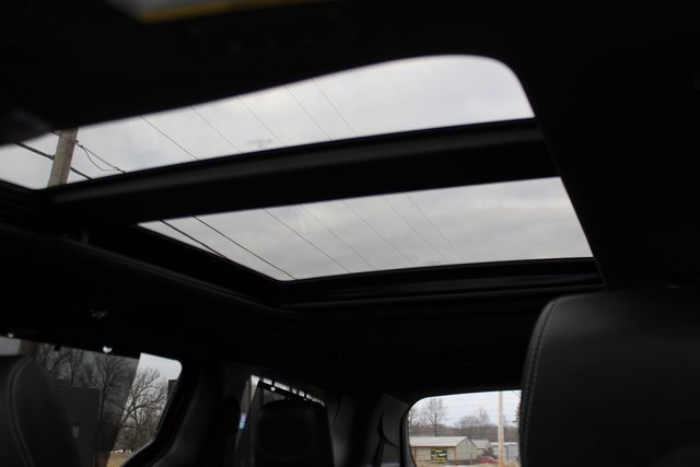 Used 2025 Chrysler Pacifica Limited image 29