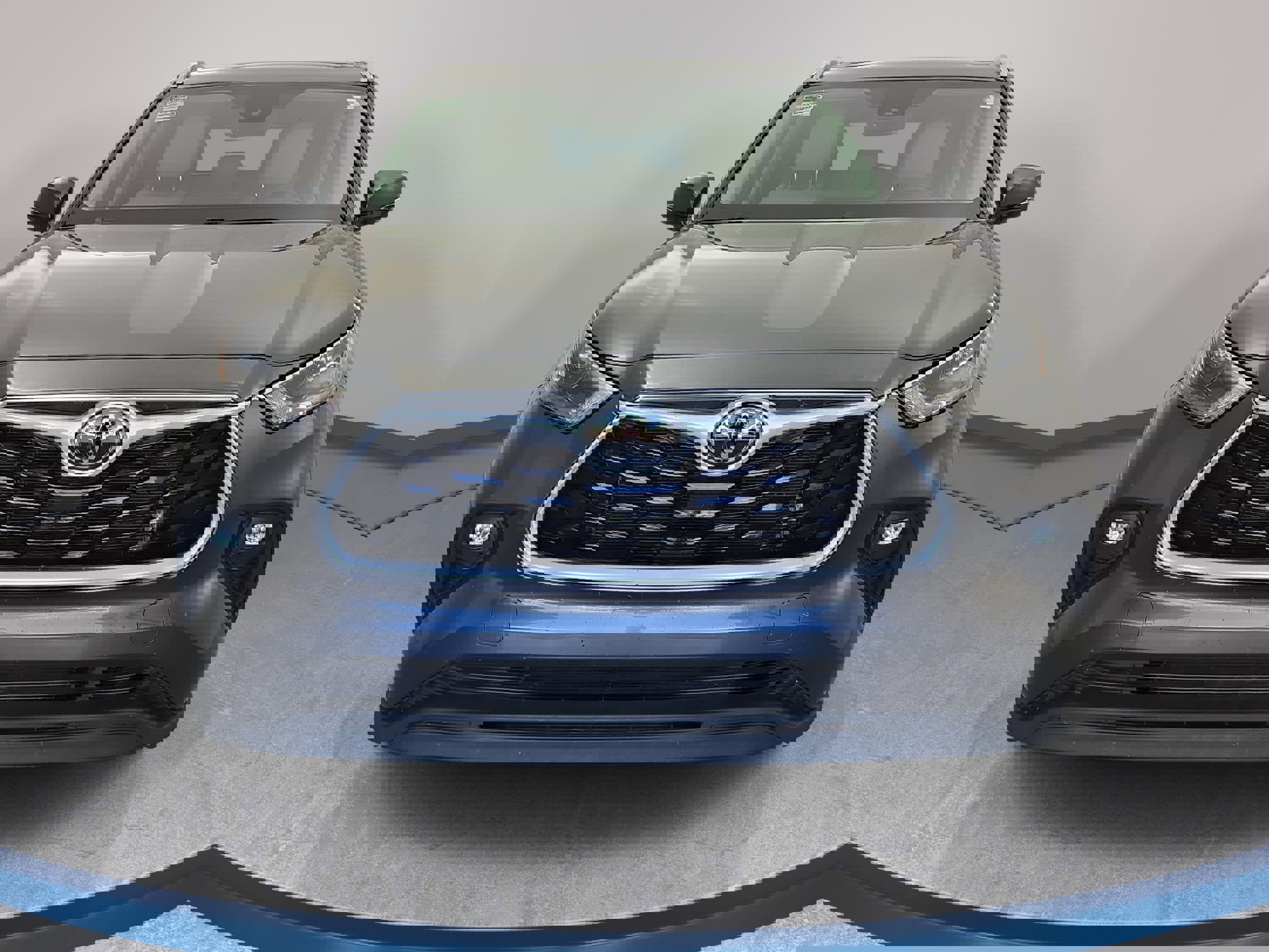 Used 2022 Toyota Highlander XLE image 2