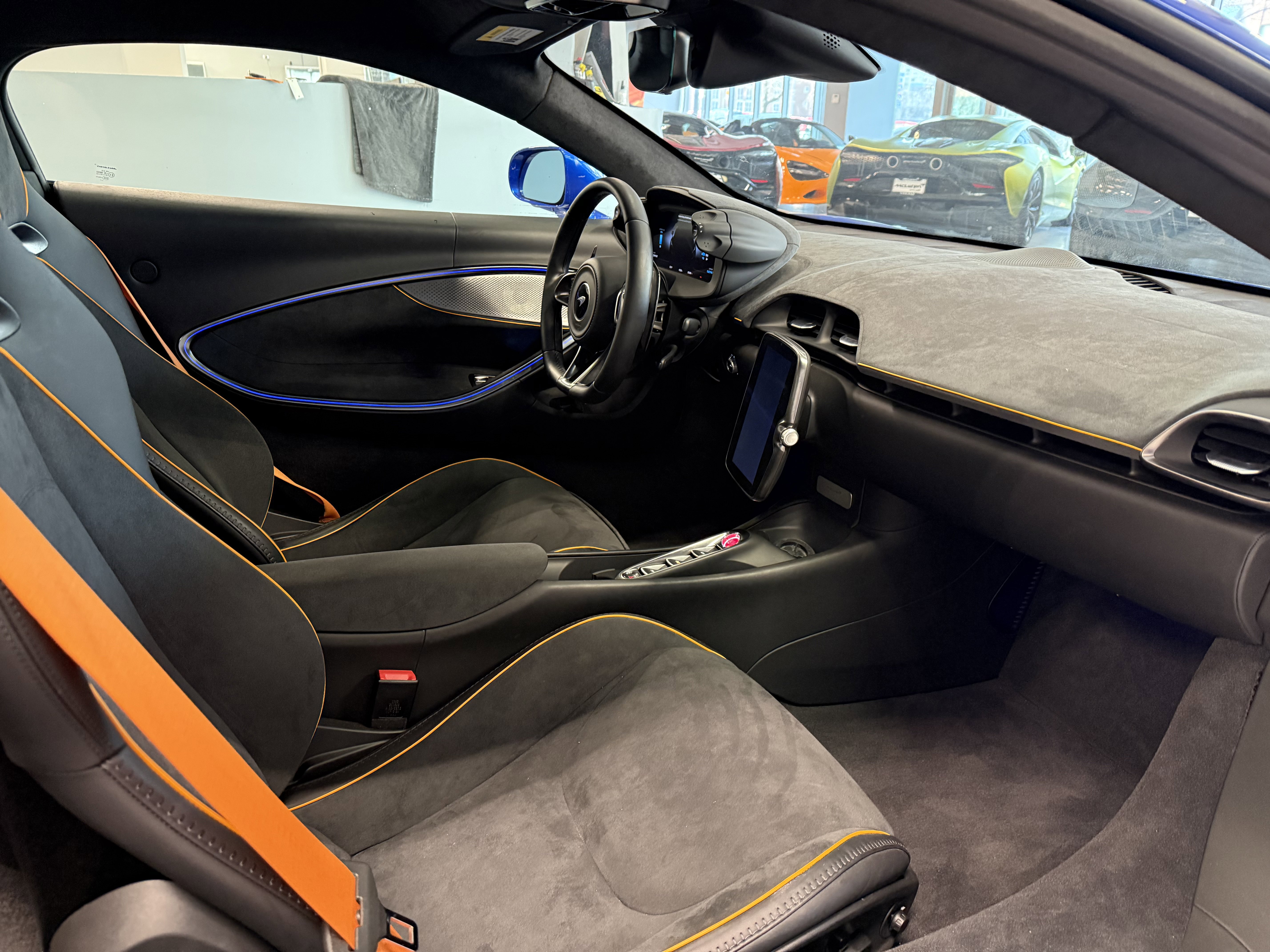 Used 2024 McLaren Artura image 12