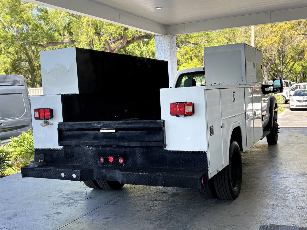 Used 2011 Ford F550 4X2 2dr Regular Cab 140.8 200. w/ Payload Upgrade Pkg image 8