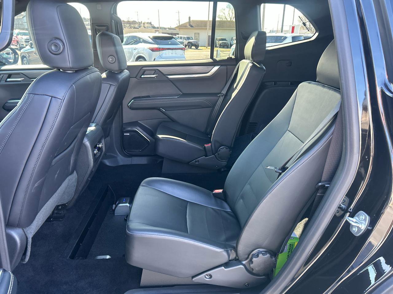 Used 2025 GMC Acadia Elevation w/ Elevation Premium Package image 11