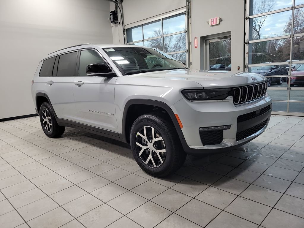 New 2025 Jeep Grand Cherokee L Limited w/ Trailer Tow Package image 2