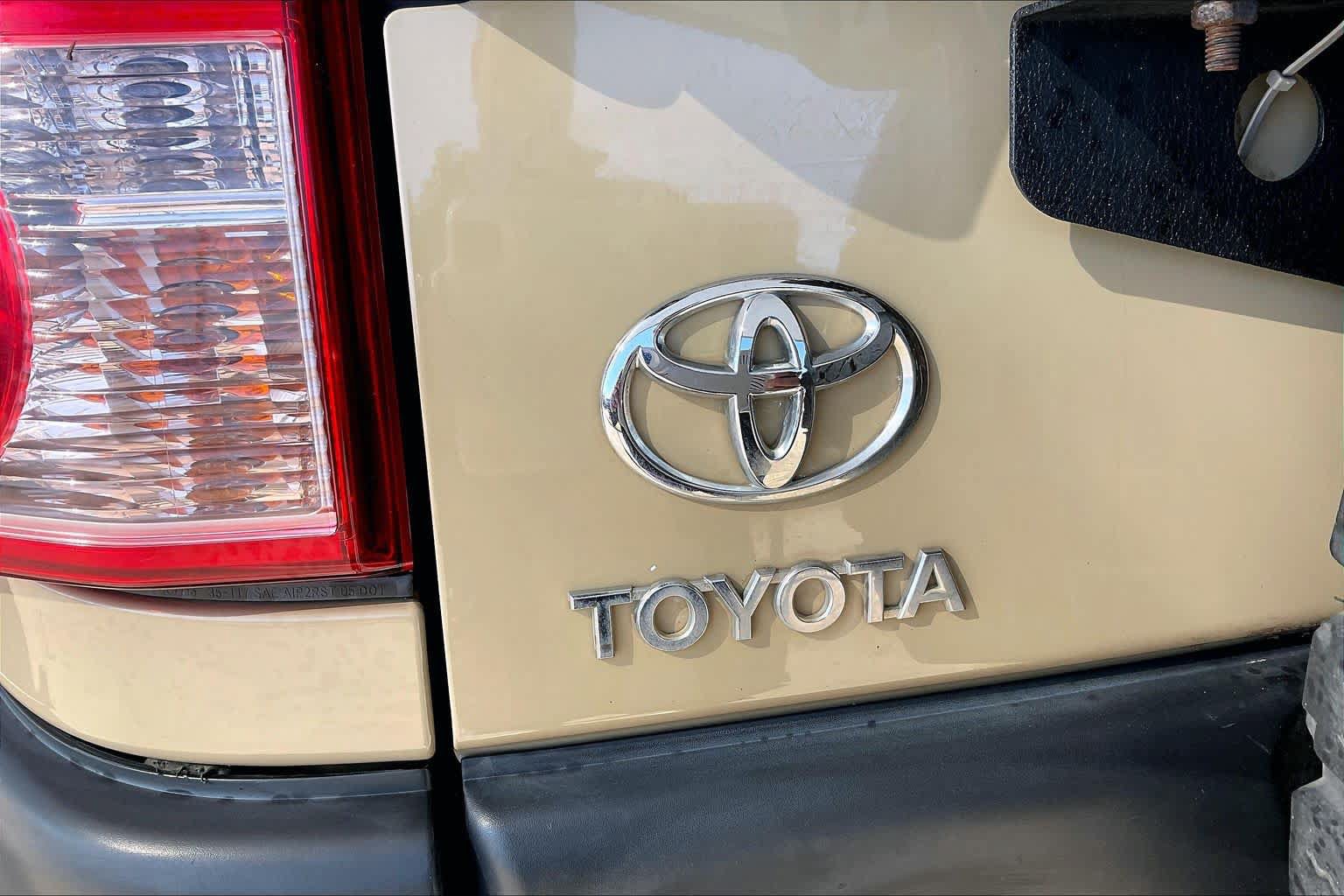 Used 2011 Toyota FJ Cruiser 4WD w/ Upgrade Pkg image 30