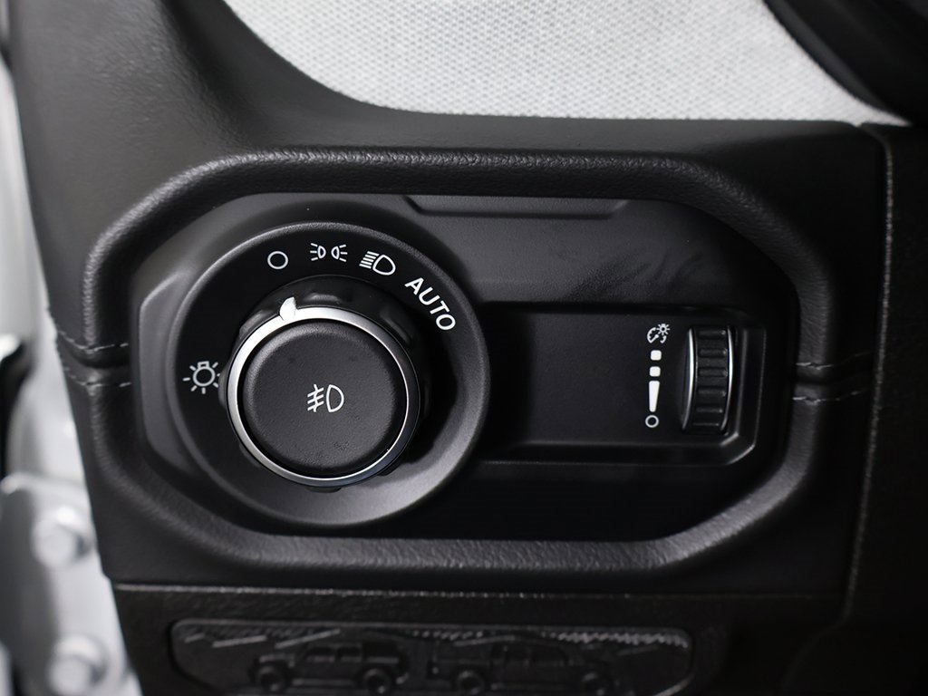 Used 2024 Jeep Wrangler Sahara image 32