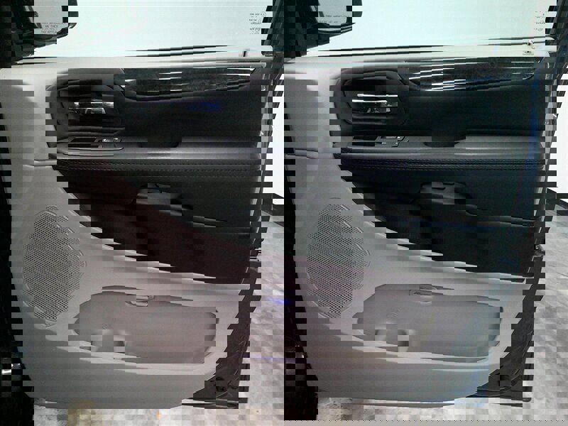 Used 2016 Dodge Grand Caravan SXT w/ Rear Park Assist Package image 29