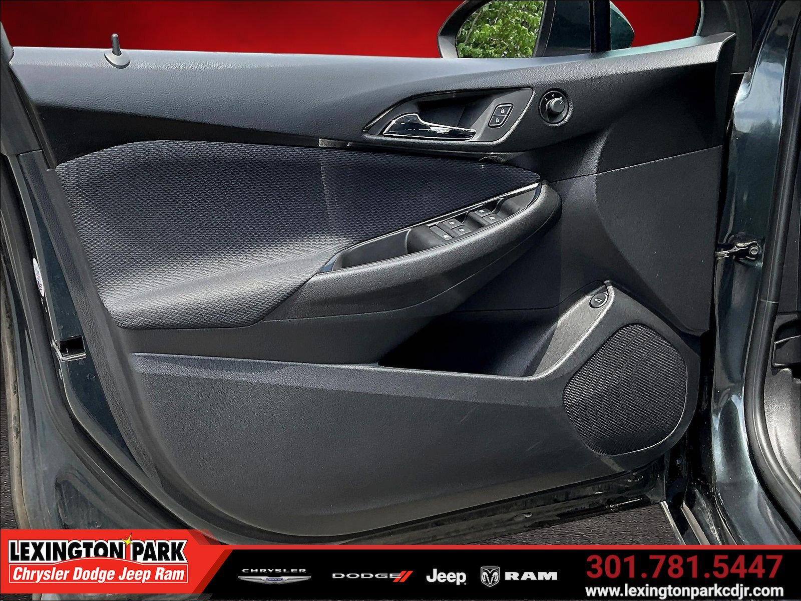 Used 2017 Chevrolet Cruze LT FWD image 19