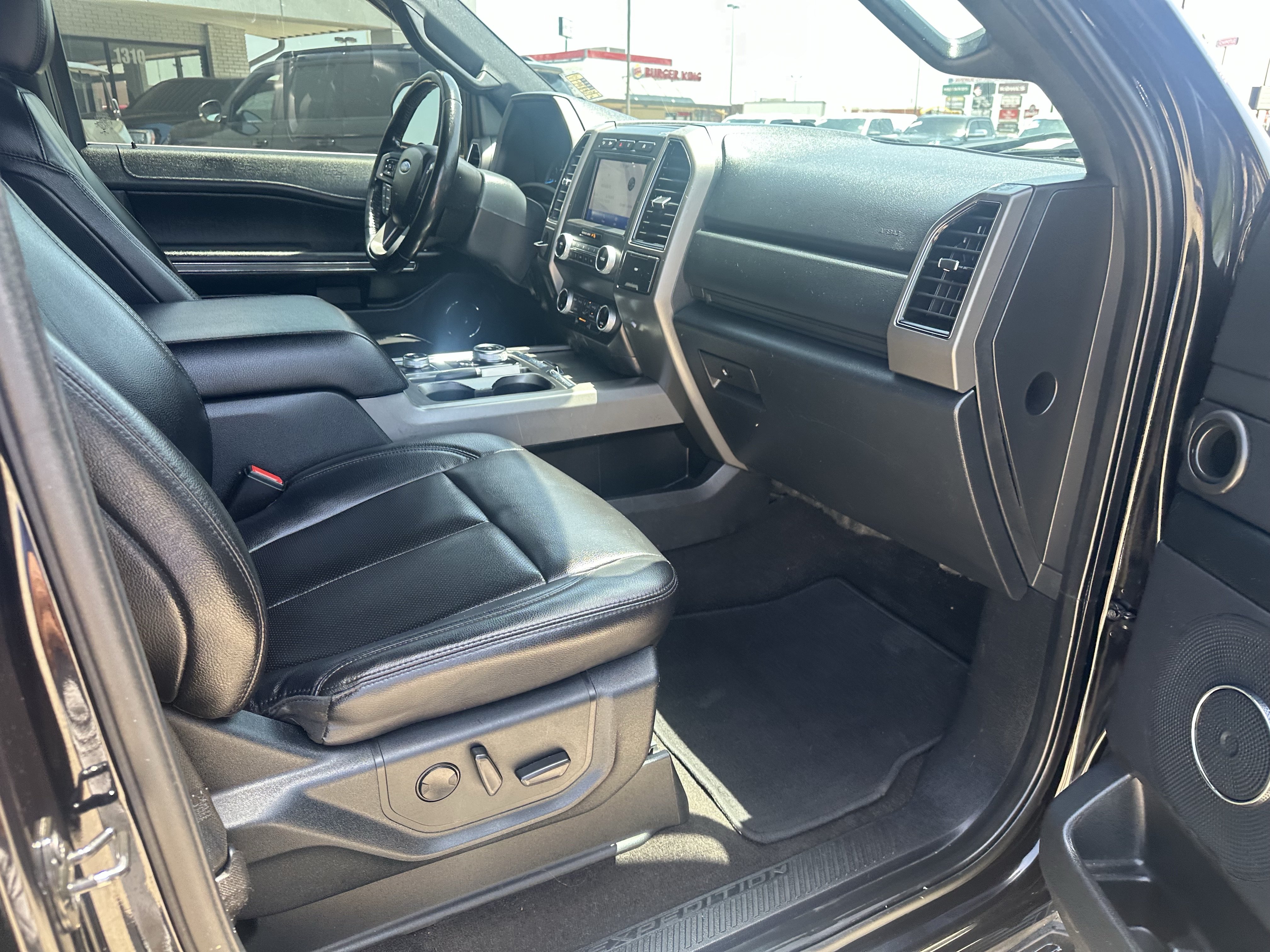 Used 2021 Ford Expedition XLT w/ Black Accent Package AWD/4WD image 15