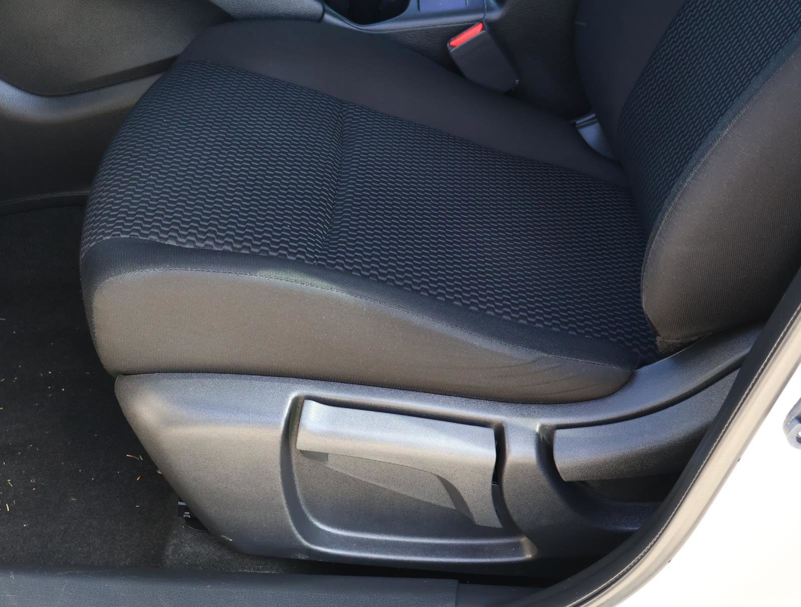 Used 2021 Nissan Rogue Sport S image 13