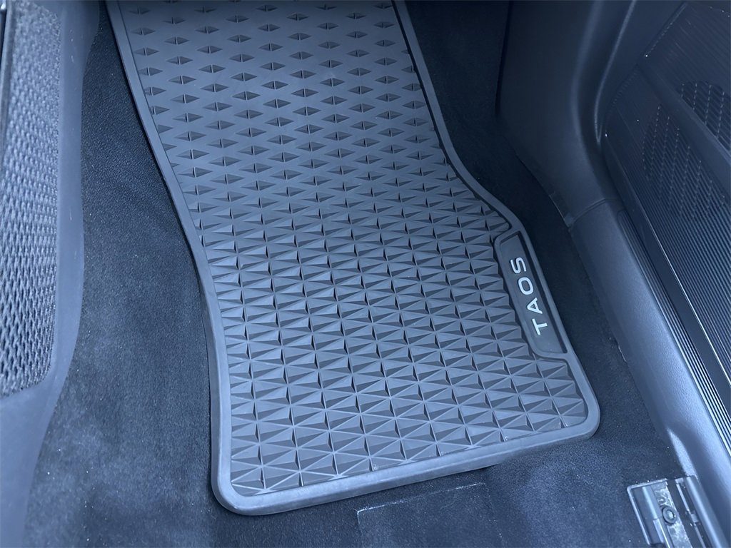 Used 2022 Volkswagen Taos SE image 18